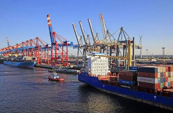 日本國際物流行業(yè)以其高效、快捷和安全的服務贏得了廣泛贊譽